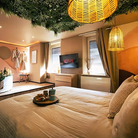 Desert Rose Jacuzzi Situe A 5 Min Du Centre De Stationnement Privee Sur Demande *