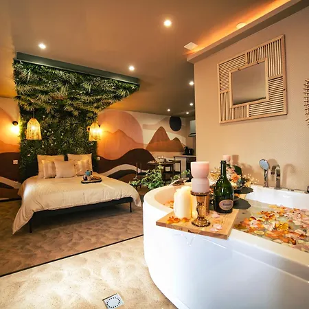 Desert Rose Jacuzzi Situe A 5 Min Du Centre De Stationnement Privee Sur Demande *