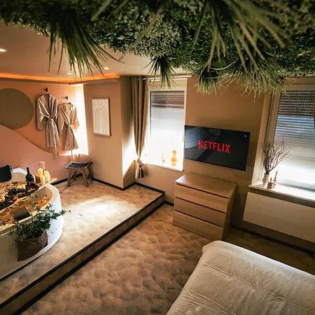 Desert Rose Jacuzzi Situe A 5 Min Du Centre De Stationnement Privee Sur Demande Lägenhet